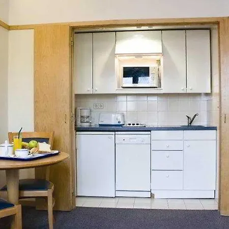 في آي بي إكسيكيوتيف إيدن الفندقية بالخدمة الذاتية شقة فندقية