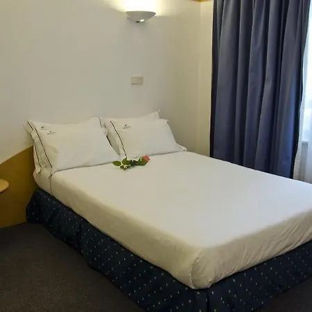 في آي بي إكسيكيوتيف إيدن الفندقية بالخدمة الذاتية 4*